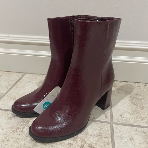 A New Day Janelle Boots in Burgundy - Picture 2 of 4